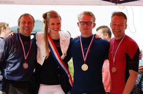 De winnende heren, met links Polo van Ooij. De winnende heren, met links Polo van Ooij.