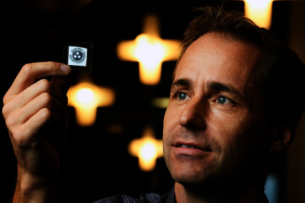 Glow-in-the-dark paper as a rapid test for infectious diseases