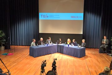 Debat 'Let’s bring skills to the table', georganiseerd door het Skillslab van de TU/e.