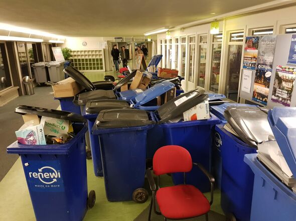 Studievereniging Industria heeft veel materiaal moeten afvoeren in een grote hoeveelheid containers. Foto | Han Konings 