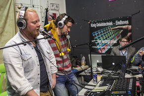 Lucid-leden maakten in duo's 24 uur lang radio. Lucid-leden maakten in duo's 24 uur lang radio.