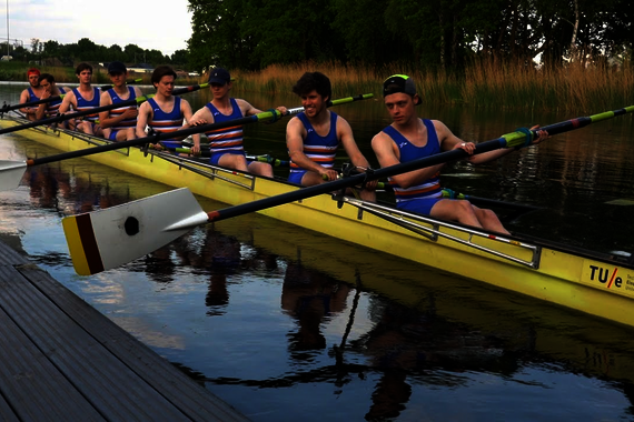 Cursor ging vorige week langs bij roeivereniging E.S.R. Thêta, waar de dispuutsleden hard aan het trainen waren voor de Ringvaart Regatta. 