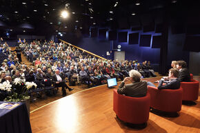 De Blauwe Zaal was goedgevuld. Foto | Bart van Overbeeke De Blauwe Zaal was goedgevuld. Foto | Bart van Overbeeke