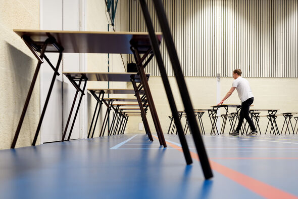 De opbouw in het sportcentrum Foto's | Bart van Overbeeke