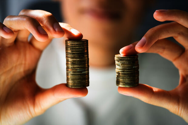 Professors: pay rises should go to those who earn less