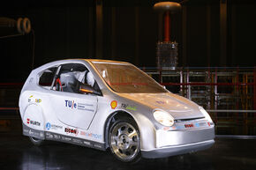 'Isa', de nieuwe auto van TU/ecomotive. Foto | Bart van Overbeeke Meet 'Isa', de nieuwe auto van TU/ecomotive. Foto | Bart van Overbeeke