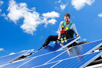 Tweeënhalfduizend zonnepanelen op sportcentrum en Spectrum