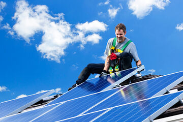 Tweeënhalfduizend zonnepanelen op sportcentrum en Spectrum