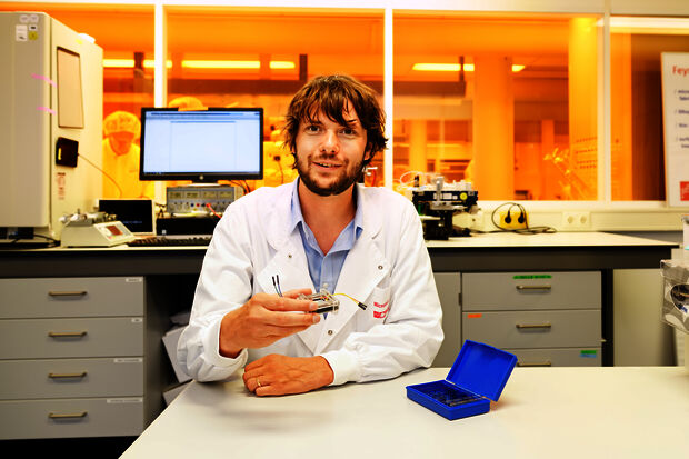 Artificial synapse 'talks' to living cells