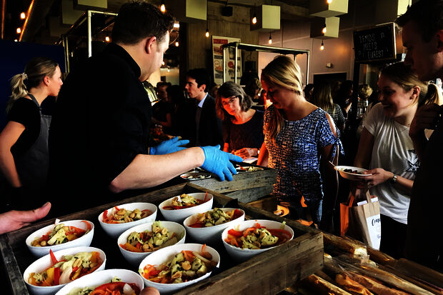 TU/e volunteers put candidate caterers to the test
