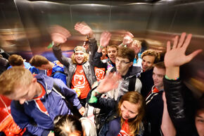 Wiskundegroepje in de lift. Foto | Bart van Overbeeke