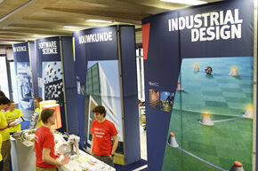 Nieuwe stands op de Open Dag Foto | Bart van Overbeeke Nieuwe stands op de Open Dag Foto | Bart van Overbeeke