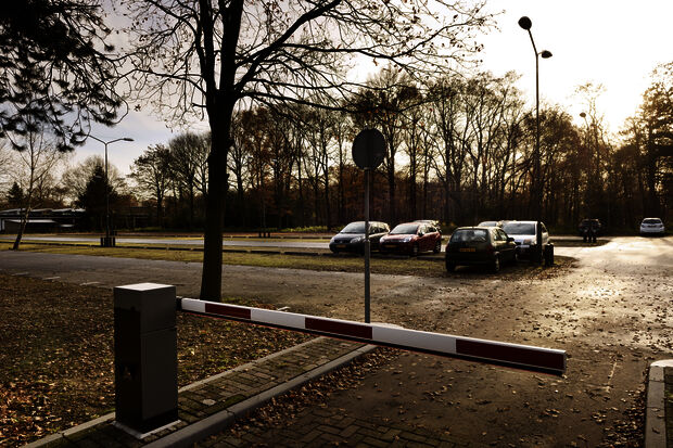 Wethouder kijkt parkeren Celebeslaan nog een jaar aan
