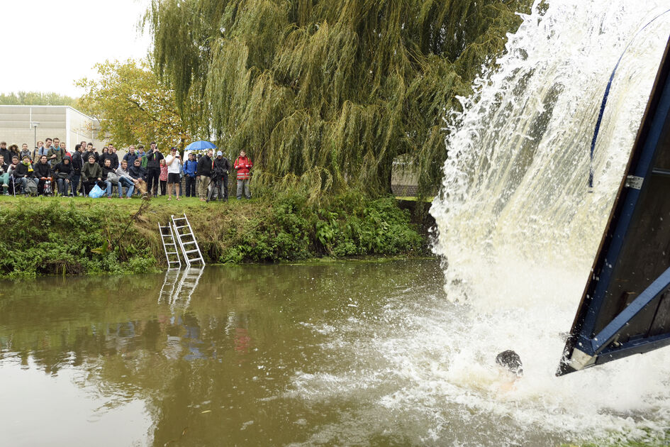 Studentendoop in de Dommel