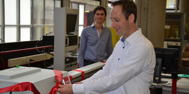 Tim Klaassen van Océ verklaart de printer voor geopend.