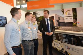 Solar Team Eindhoven met minister-president Rutte.