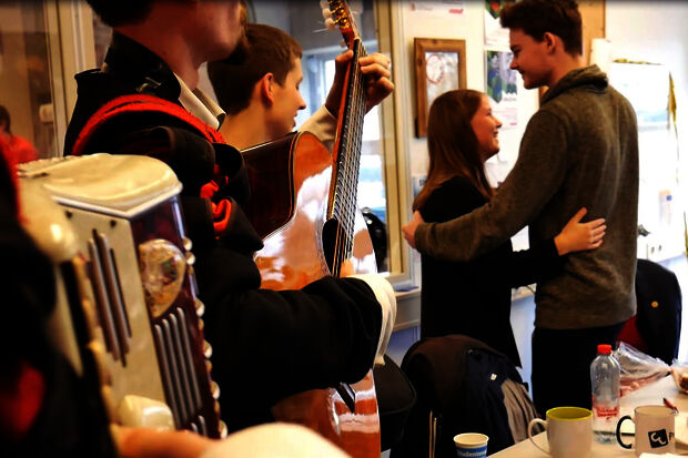 Spontaneous serenades and the science of love