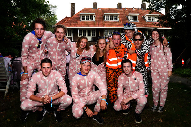 Intro ’17 | Onesie One Love