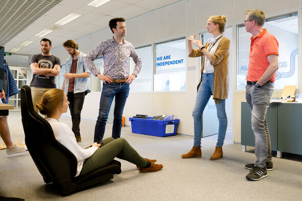 Er wordt druk gewerkt aan het prototype van de Lightyear One. Foto | Bart van Overbeeke