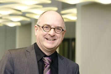 Decaan Emile Aarts gaat op 1 juni aan de slag als de nieuwe rector van de Tilburg University. Foto | Bart van Overbeeke