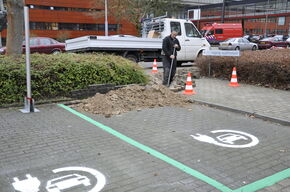Graafwerk bij de aanleg van het laadstation. Graafwerk bij de aanleg van het laadstation.