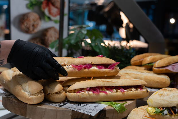 Waarom het broodje carpaccio uit de kantines verdween