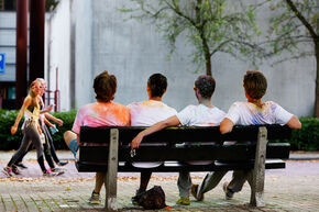 Holi Run op de campus. Foto | Bart van Overbeeke