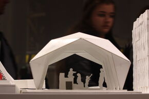 Maquette voor publiek gebouw in vluchtelingkamp.