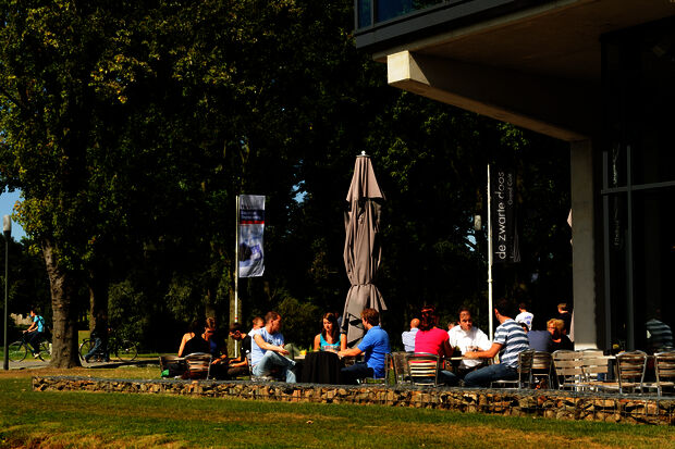 Cafes and restaurants on campus reopen step by step