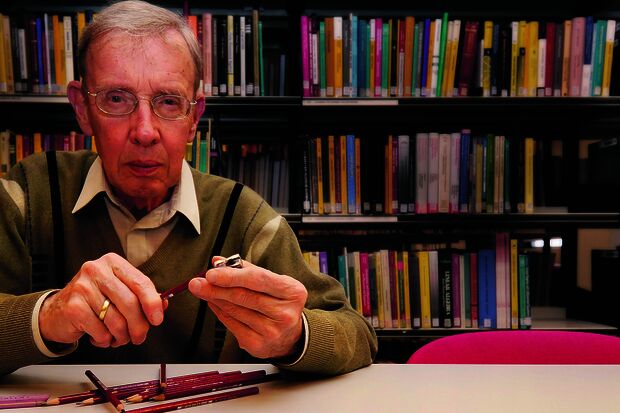 Oud-hoogleraar en -columnist Fred Steutel overleden