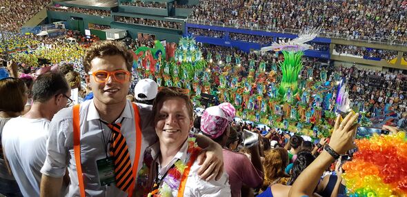 Jasper (links) bij Sambadrome, Rio de Janeiro tijdens carnaval. Foto | Privéarchief Jasper Loeff