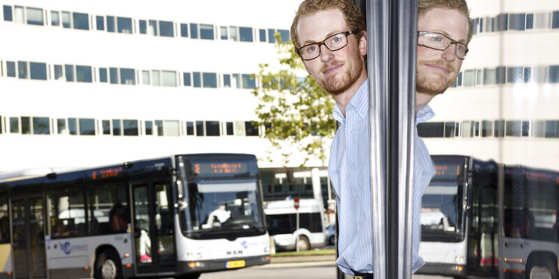 Ben van Lier in 'zijn' bus. Foto | Bart van Overbeeke