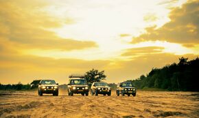Het wagenpark van Wij Gaan Naar Dakar. Foto | Bram Berkien Rally Amsterdam Dakar Technische Universiteit Eindhoven