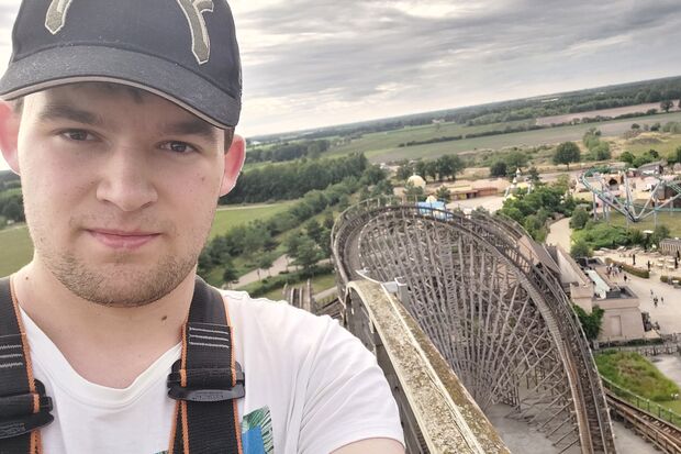 Marijn rides roller coaster Troy 285 times in 24 hours