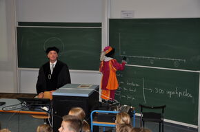 Kindercollege 'De logistiek van Sinterklaas' door prof.dr. Ton de Kok.