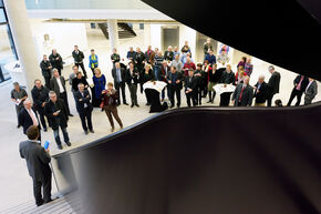 Jan Pekelder (Dienst Huisvesting) neemt het woord. Foto | Bart van Overbeeke