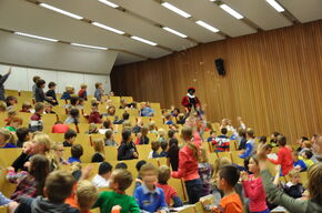 Kindercollege 'De logistiek van Sinterklaas' door prof.dr. Ton de Kok.