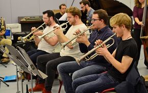 Muziek maken in Luna. Foto | Satyaki Chaudhuri