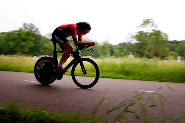 Pedaling towards the pleasure of the self-explosion