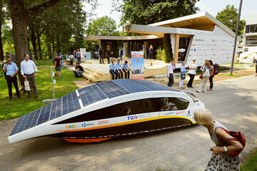 [Translate to English:] Stella Vie vergezelt LINQ. Foto | Bart van Overbeeke