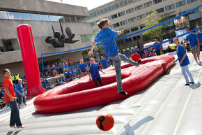 Bossaball sinds kort ook bij het Studentensportcentrum