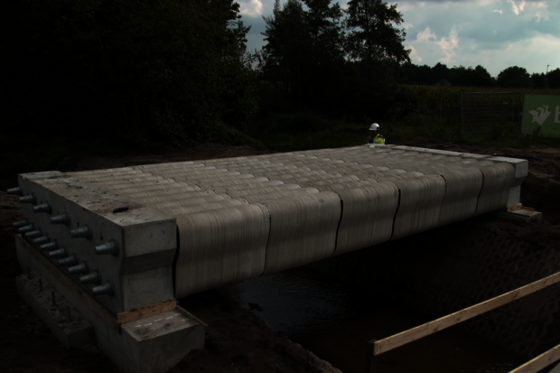 Aan TU/e 3D-geprinte fietsbrug geopend