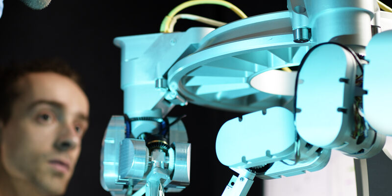 Een microchirurgierobot. Foto | Bart van Overbeeke