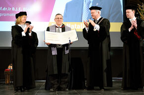 Uitreiking eredoctoraat Theodore Stathopoulos. Foto | Bart van Overbeeke