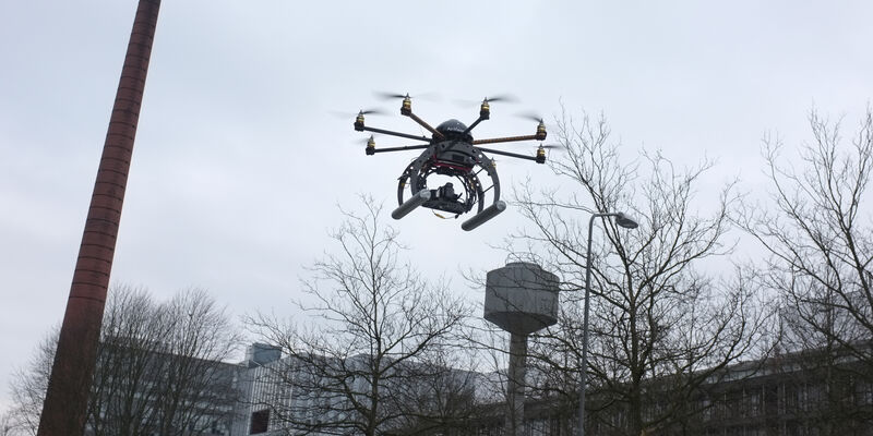 Multicopter boven de TU/e-campus. Foto | Peter Peels