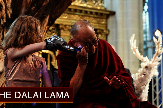 Videoregistratie van de paneldiscussies met de Dalai Lama rond het thema 'Compassion and Technology'. 