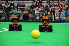 Voetbalrobots in actie tijdens RoboCup 2022. Foto | Tech United