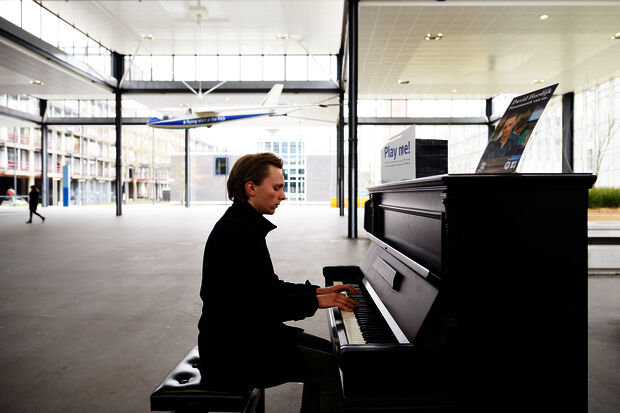Piano music as “counterweight to the turbulent time which we live in”