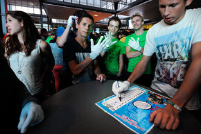 Serious quiz-business... Foto | Bart van Overbeeke