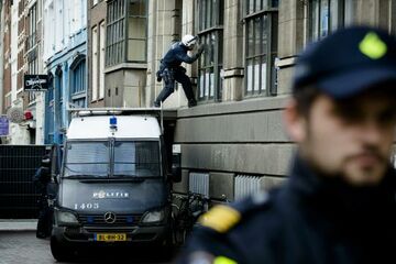 Dinsdagochtend ontruimt de politie het bezette Bungehuis.